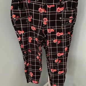 Torrid Size 18 black floral crop pants